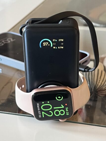 Anker MagGo Power Bank for Apple Watch Reviewed